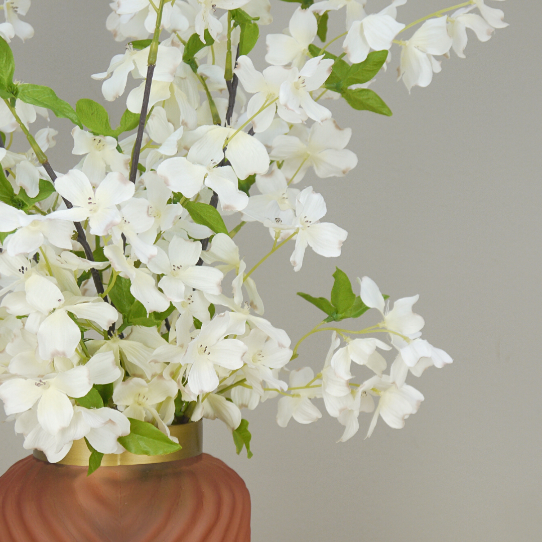 Rama decorativa flores blancas